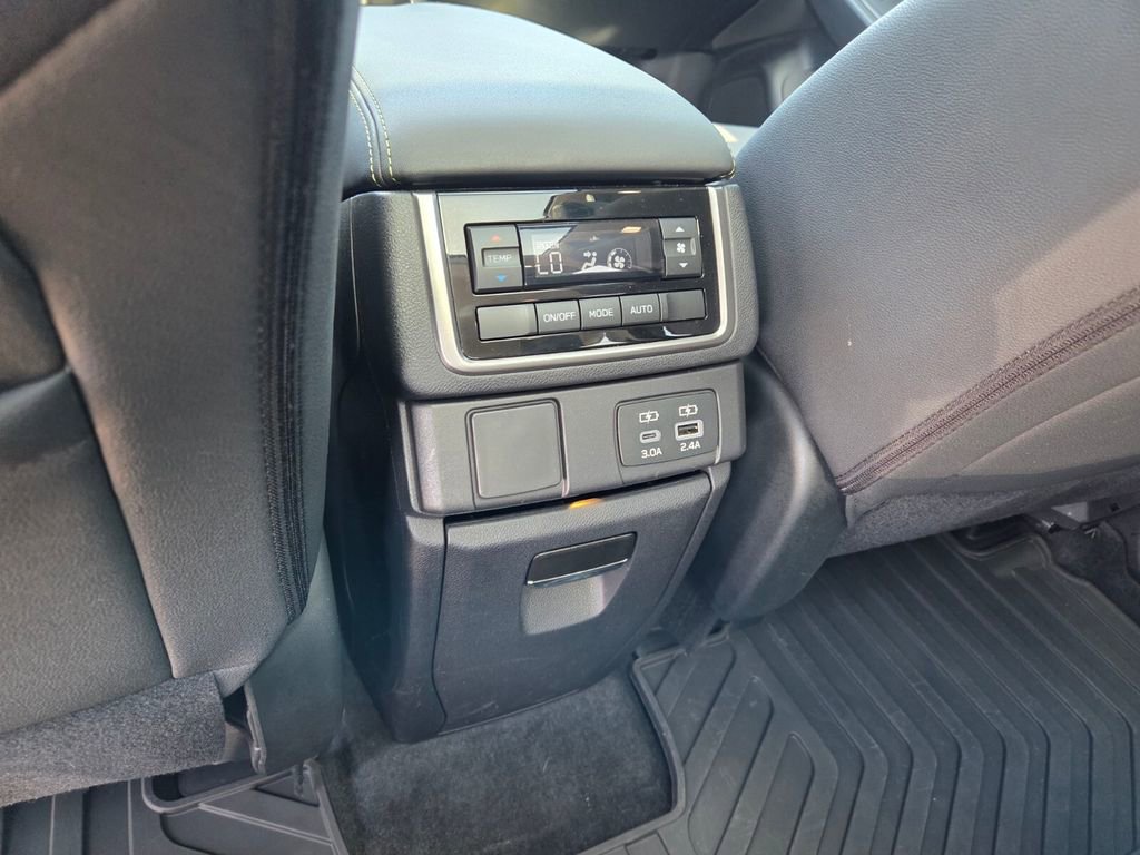 Used 2025 Subaru Ascent Onyx Edition w/ Onyx Package AWD/4WD image 9