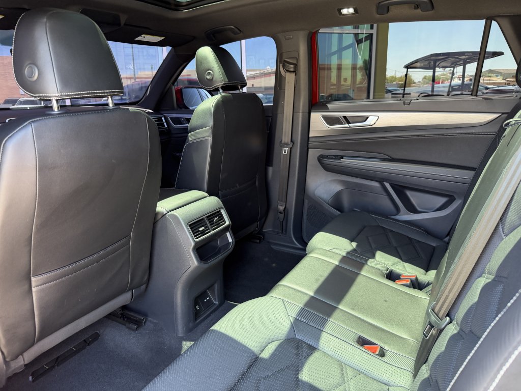Used 2024 Volkswagen Atlas Cross Sport SE w/ Panoramic Sunroof Package FWD image 38