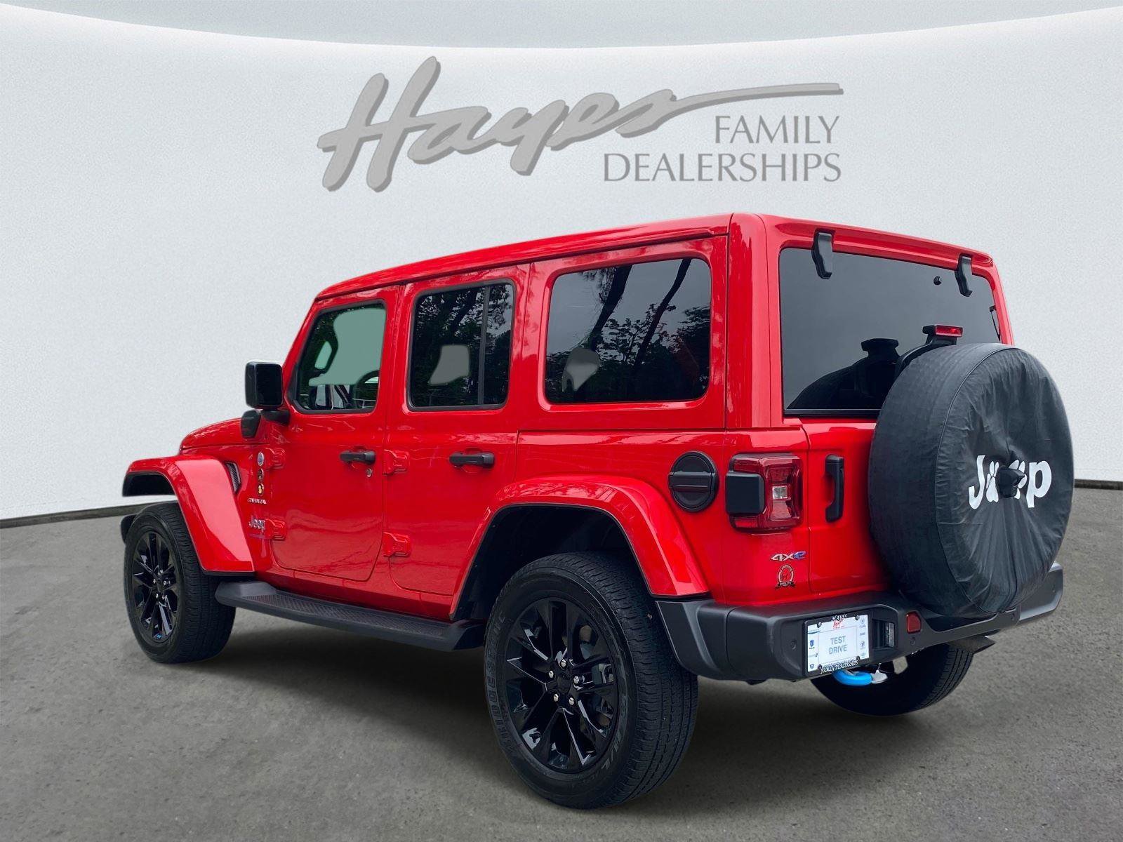 Used 2023 Jeep Wrangler Unlimited Sahara w/ Cold Weather Group AWD/4WD image 7