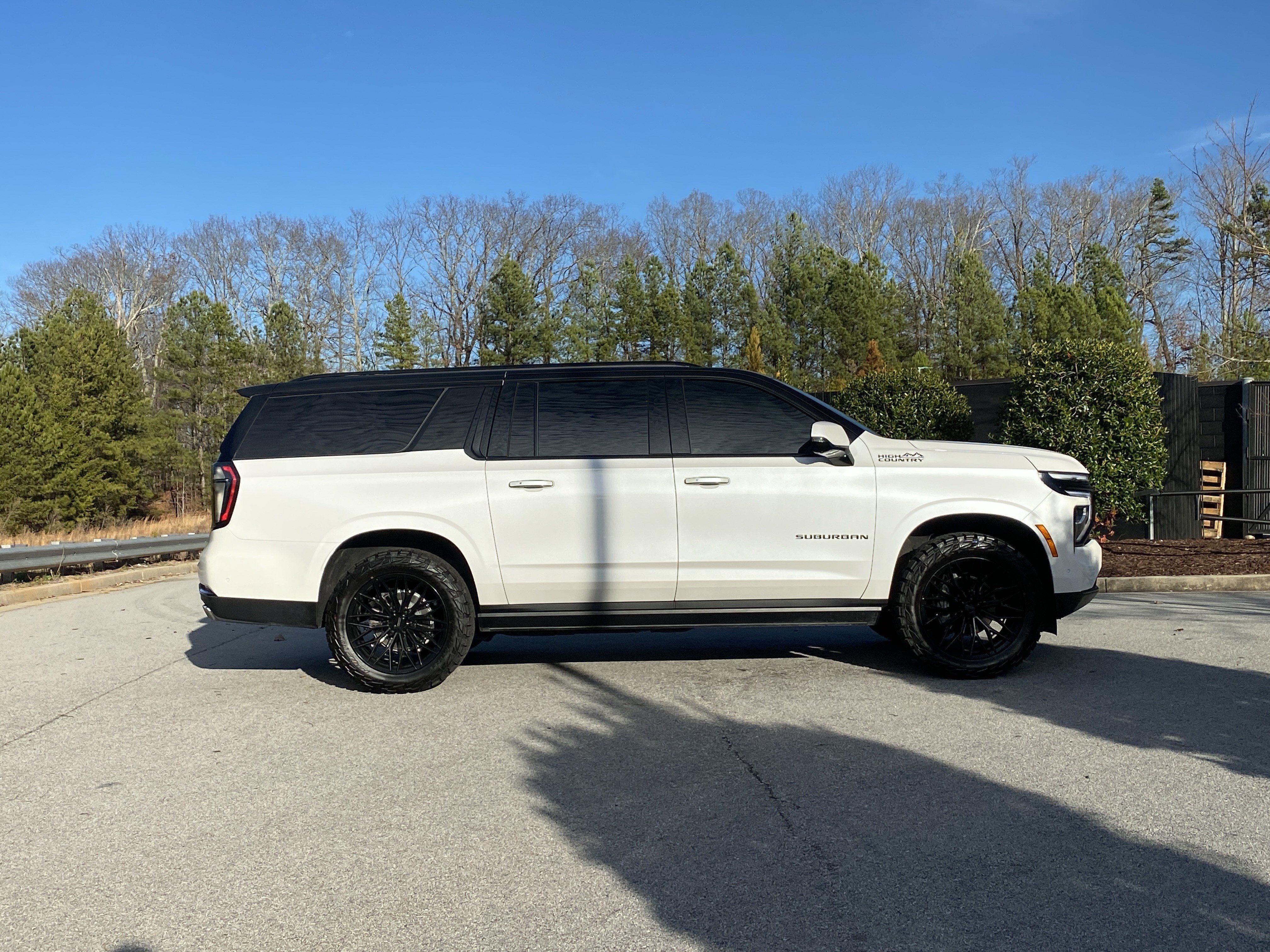 Used 2025 Chevrolet Suburban High Country image 5