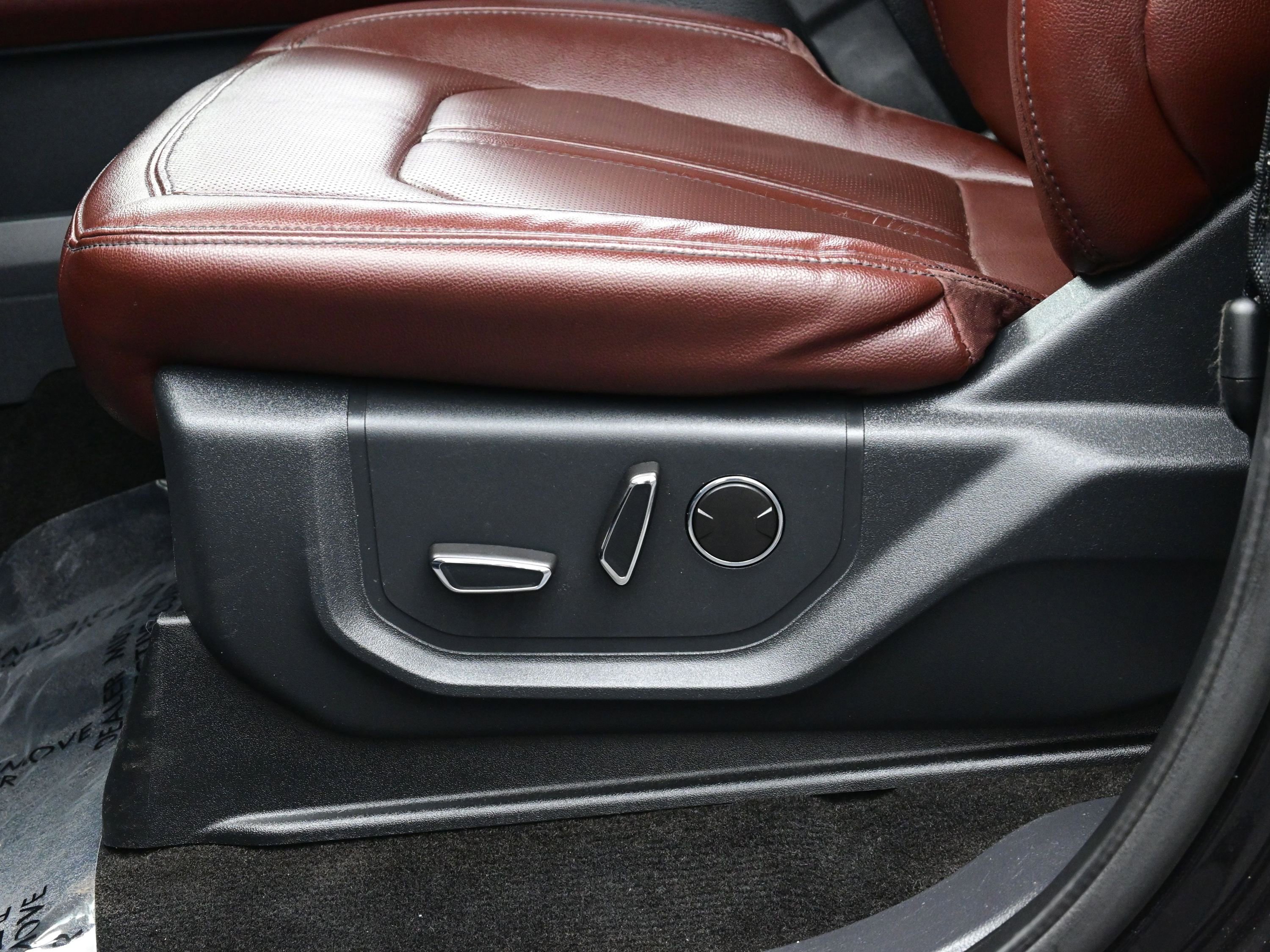 Used 2022 Ford Expedition Max Limited image 12