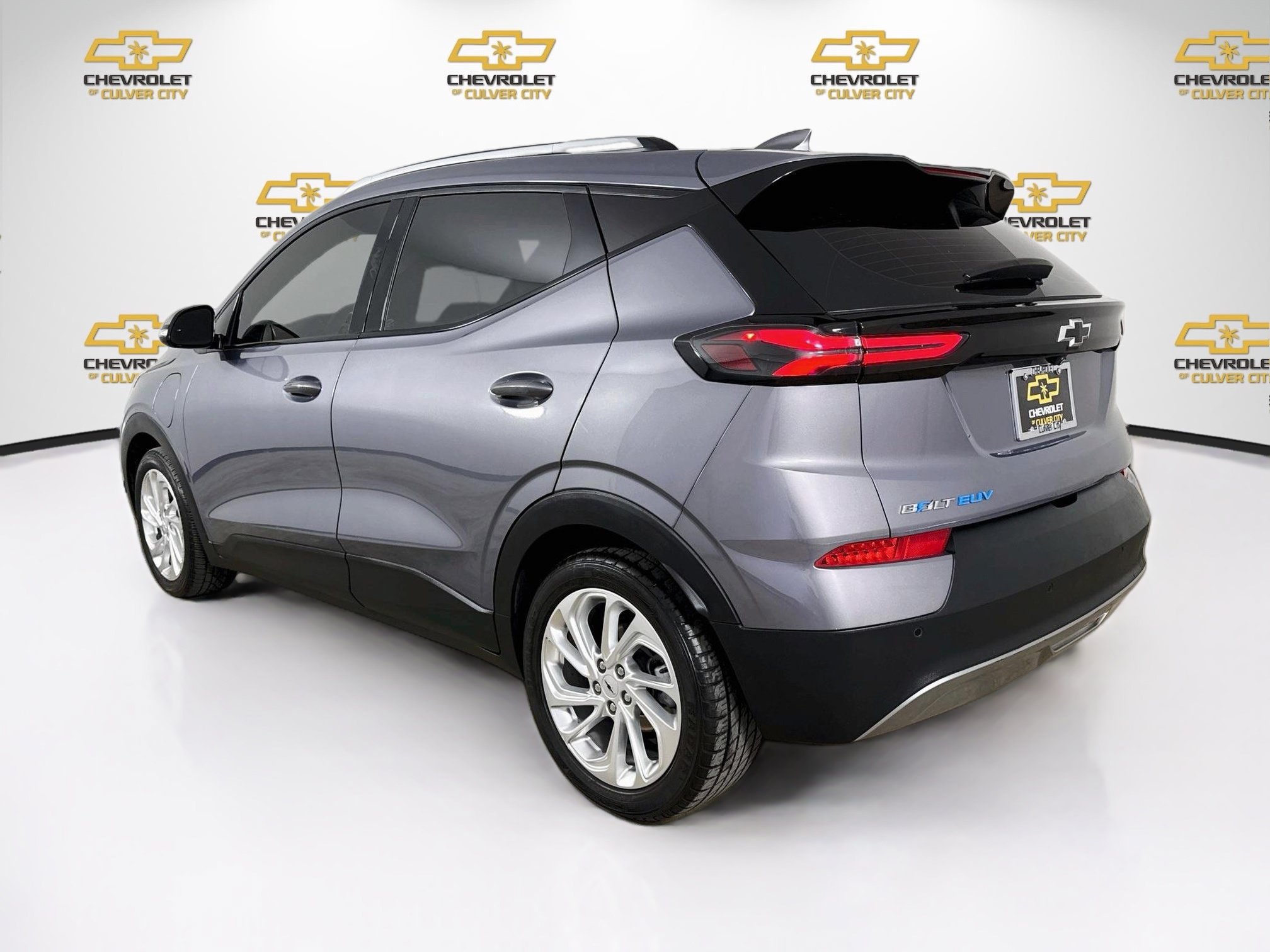 Used 2022 Chevrolet Bolt EUV LT w/ Comfort Package FWD image 6