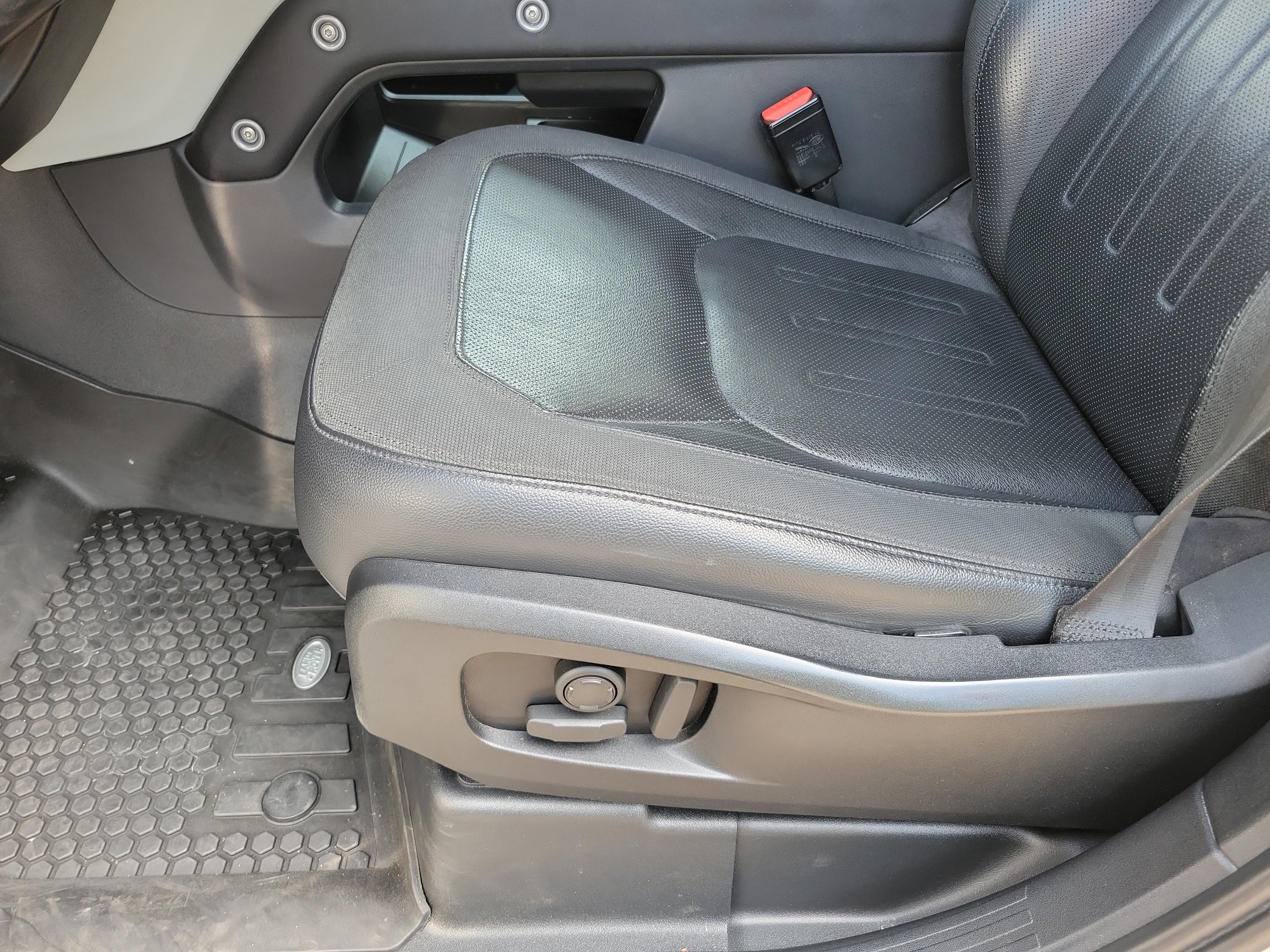 Used 2020 Land Rover Defender 110 First Edition image 5