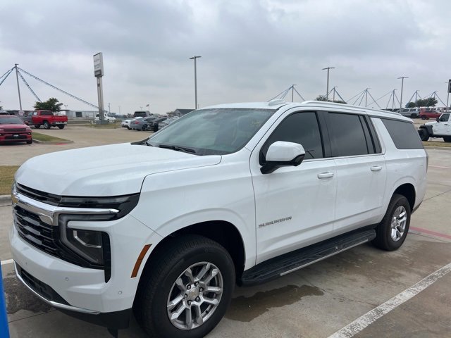 Used 2025 Chevrolet Suburban LS image 2