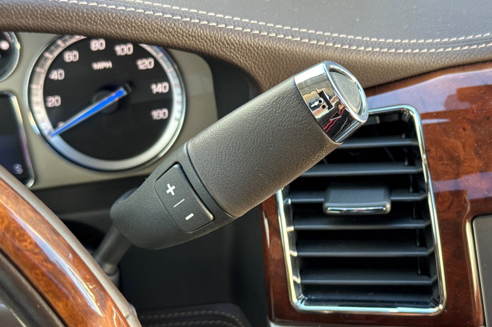 Used 2011 Cadillac Escalade ESV Platinum image 28