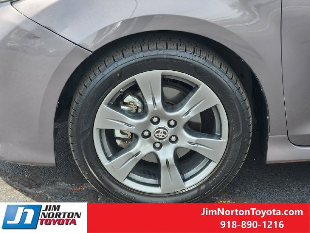 Used 2020 Toyota Sienna SE w/ SE Preferred Package FWD image 13