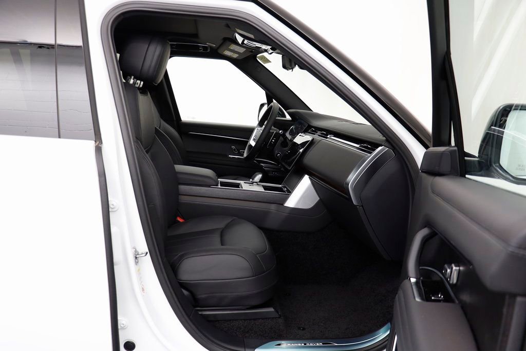 New 2025 Land Rover Range Rover Long Wheelbase SE image 17