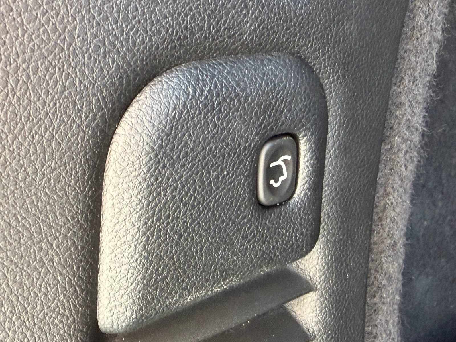 Used 2022 Dodge Durango SRT w/ Technology Group AWD/4WD image 13