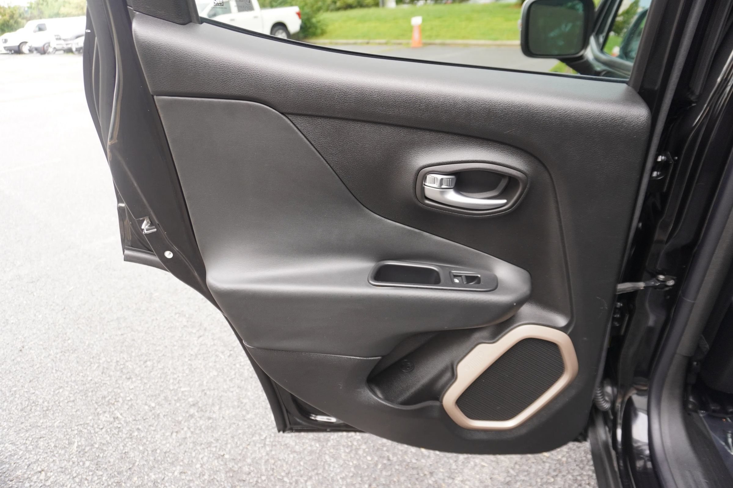 Used 2015 Jeep Renegade Limited FWD image 14