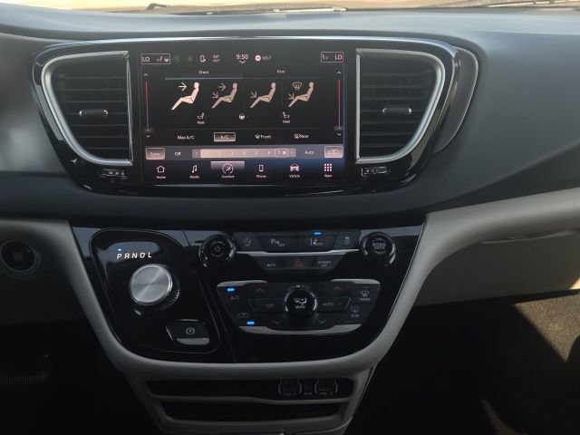 Used 2023 Chrysler Pacifica Touring-L FWD image 32