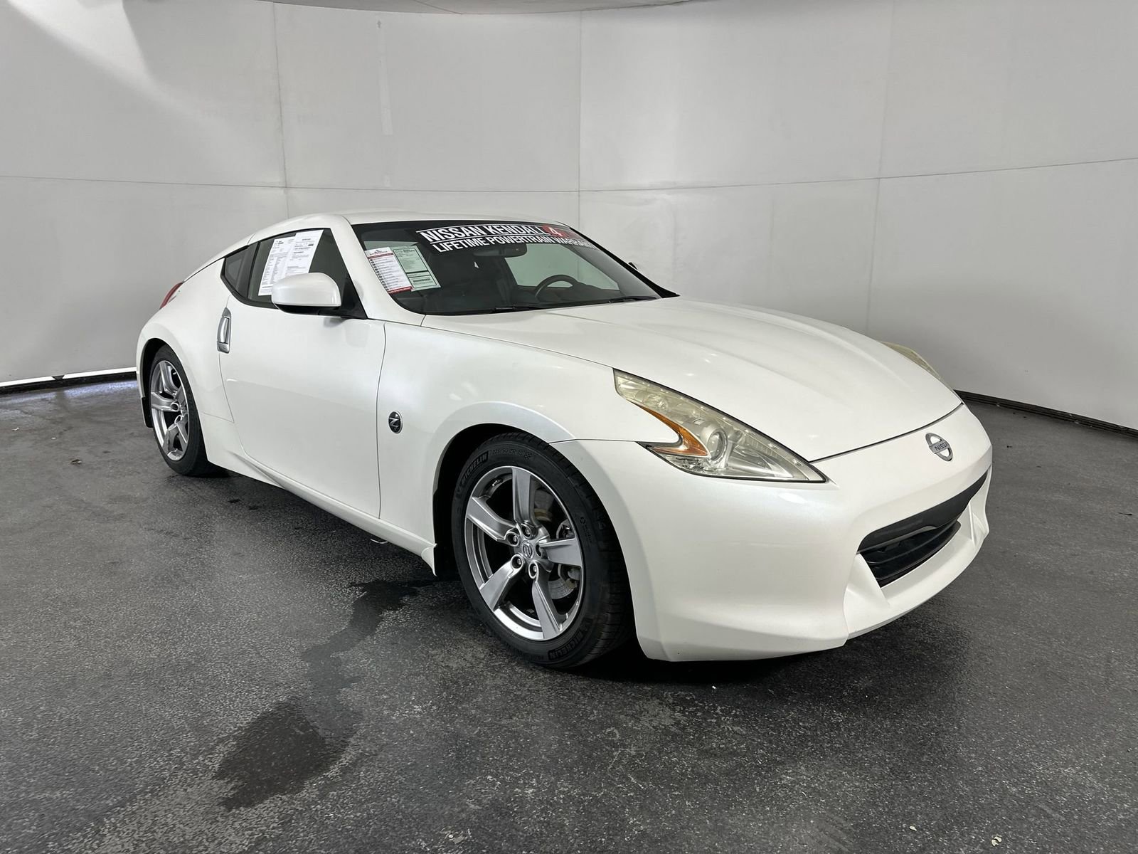 Used 2009 Nissan 370Z Touring RWD image 2