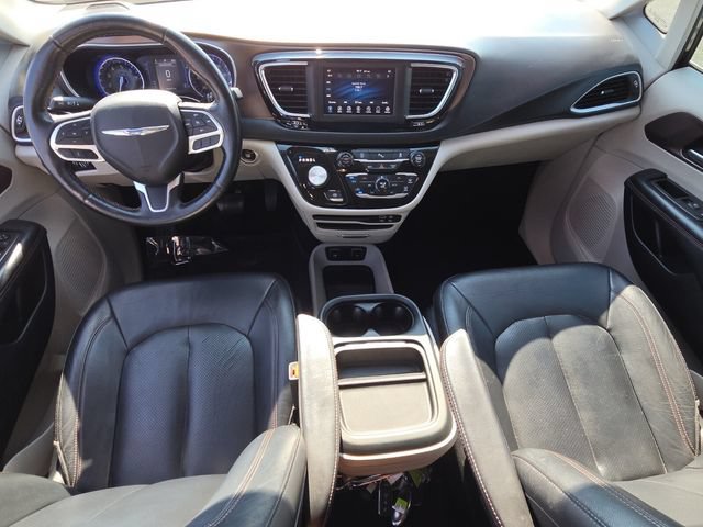 Used 2019 Chrysler Pacifica Touring-L FWD image 13