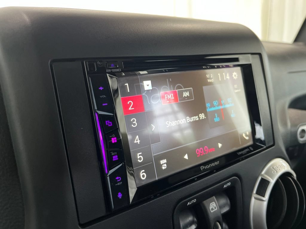 Used 2018 Jeep Wrangler Unlimited Sahara AWD/4WD image 11