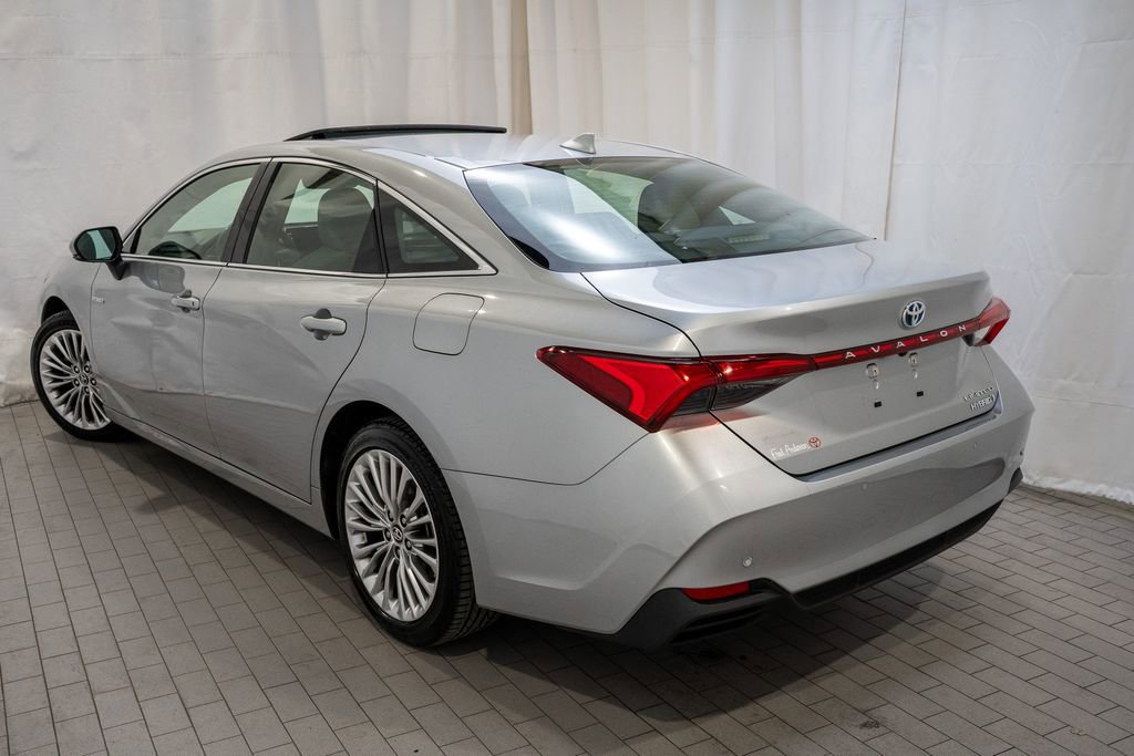Used 2019 Toyota Avalon Limited image 4