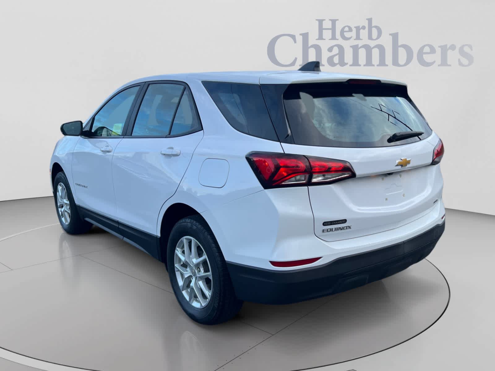 Used 2024 Chevrolet Equinox LS w/ LPO, Floor Liner Package AWD/4WD image 2