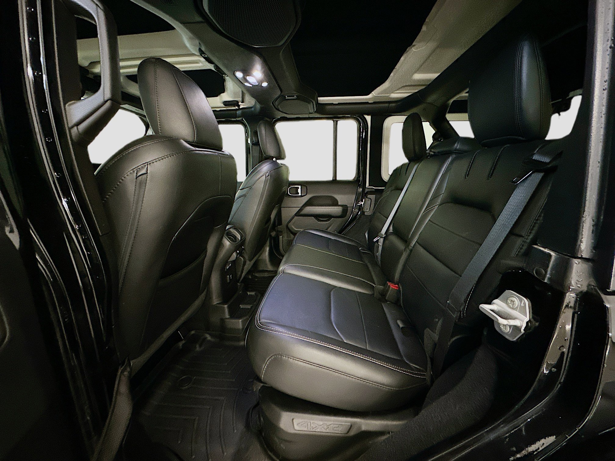 Used 2022 Jeep Wrangler Sahara w/ Cold Weather Group image 29