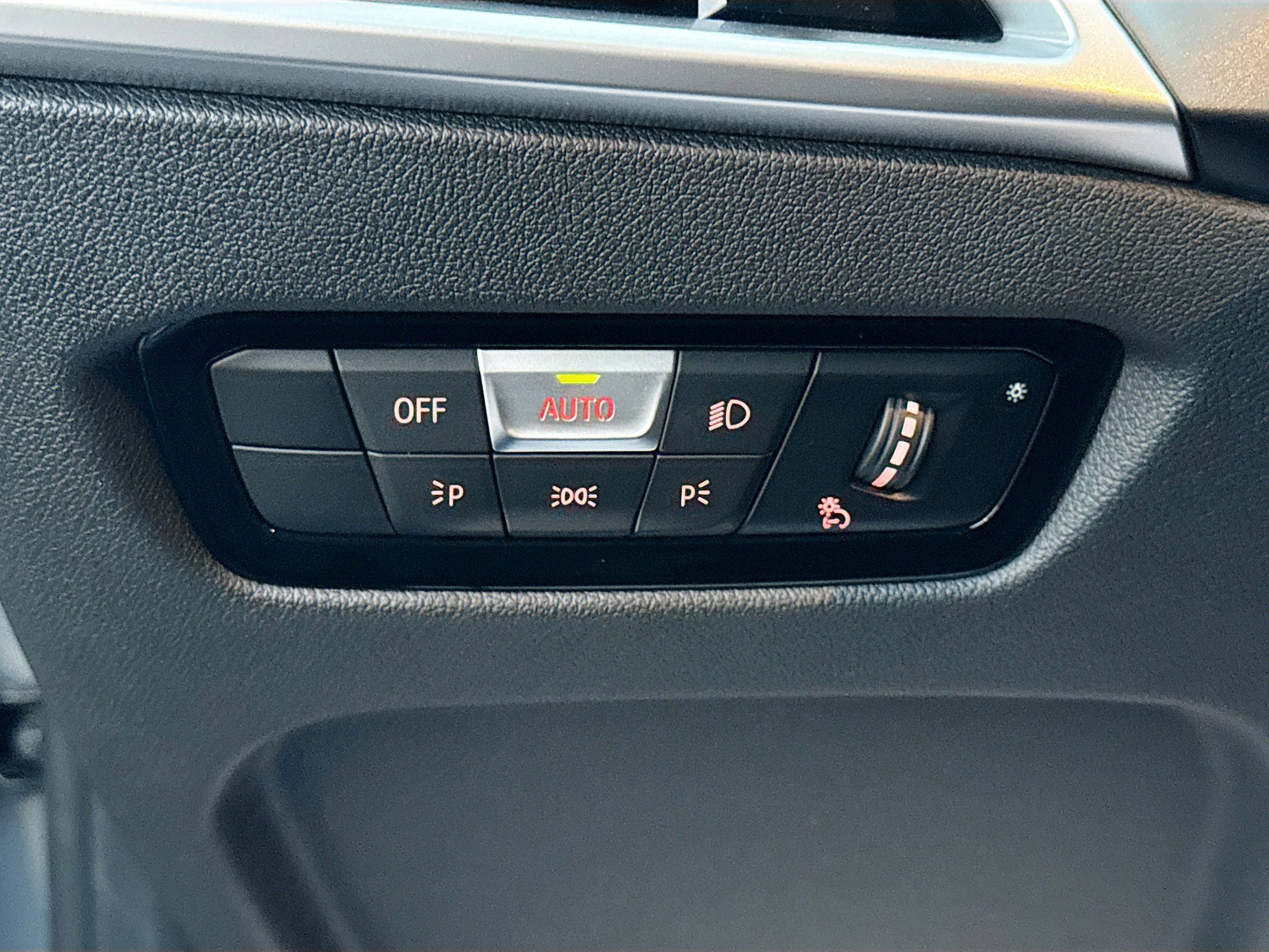 Used 2025 BMW 330i Sedan image 36