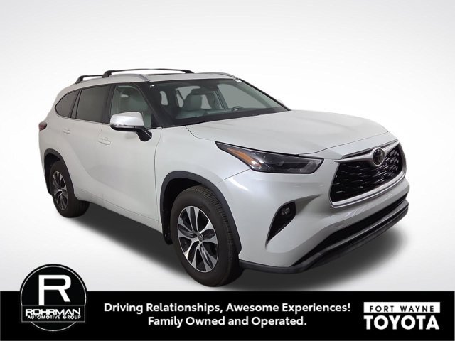 Used 2024 Toyota Highlander XLE AWD/4WD image 4