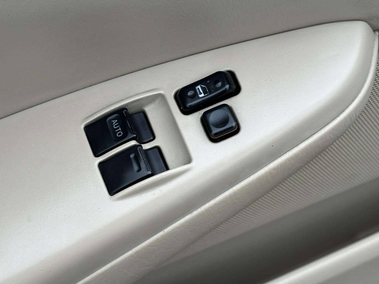 Used 2006 Toyota Solara SLE image 15