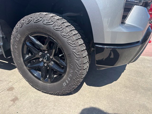 Used 2023 Chevrolet Silverado 1500 Custom Trail Boss AWD/4WD image 2