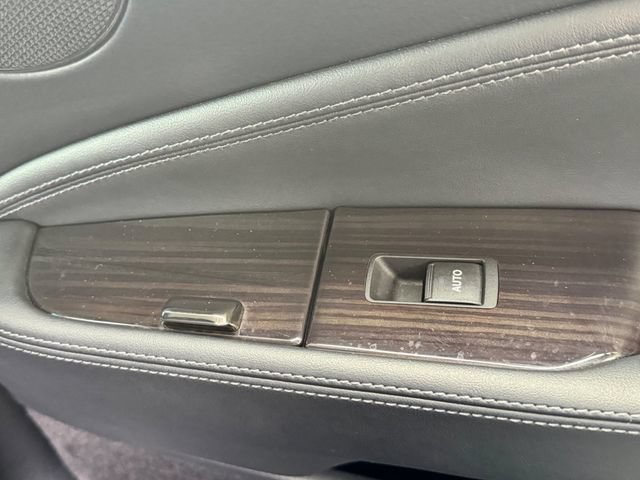 Used 2013 Lexus LS 460 w/ Comfort Pkg RWD image 8