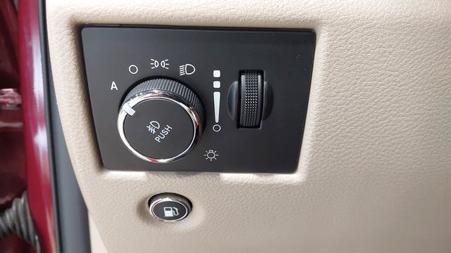Used 2021 Jeep Grand Cherokee Limited w/ Sun & Sound Group AWD/4WD image 23