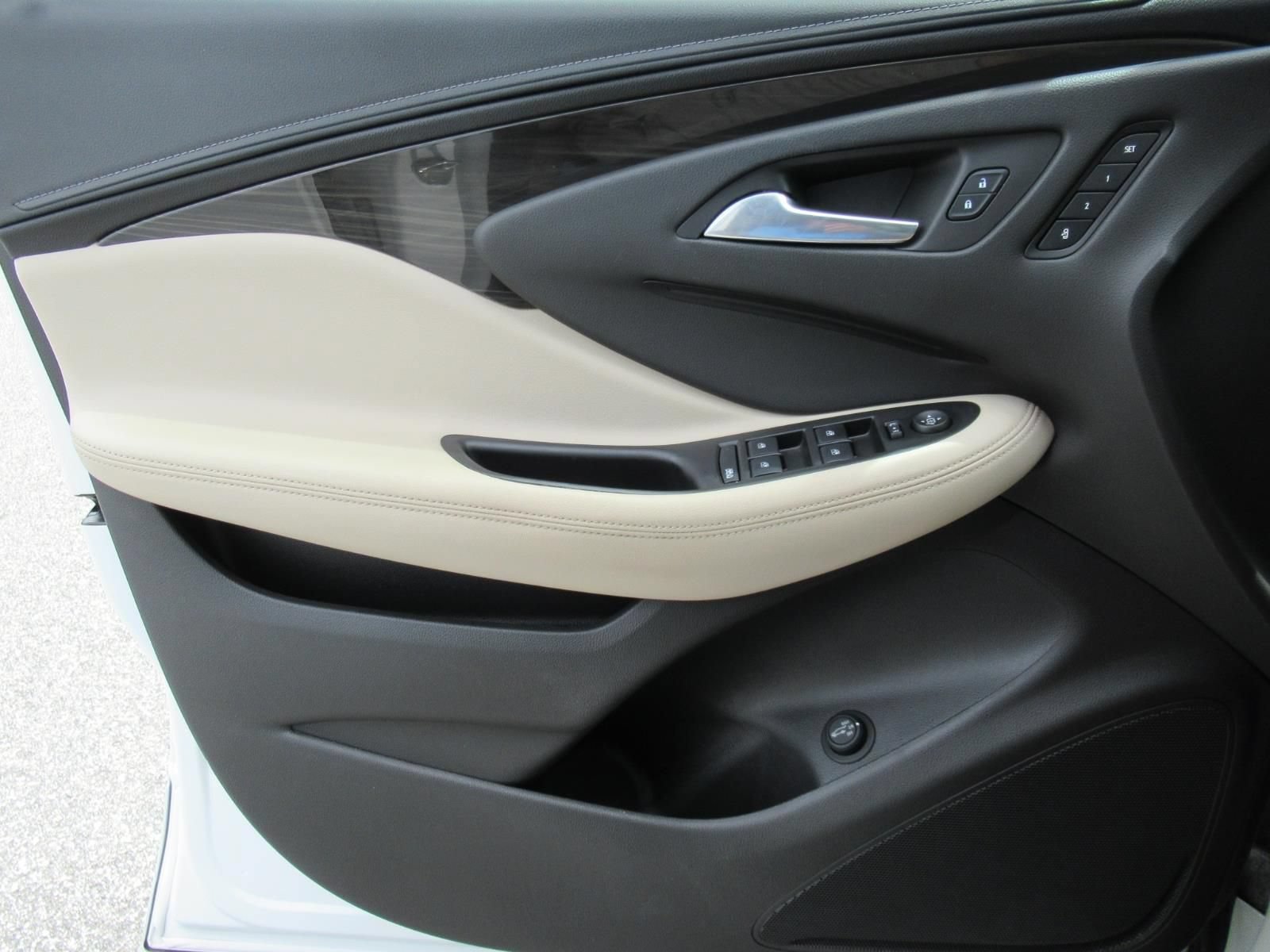 Used 2020 Buick Envision Essence FWD image 20