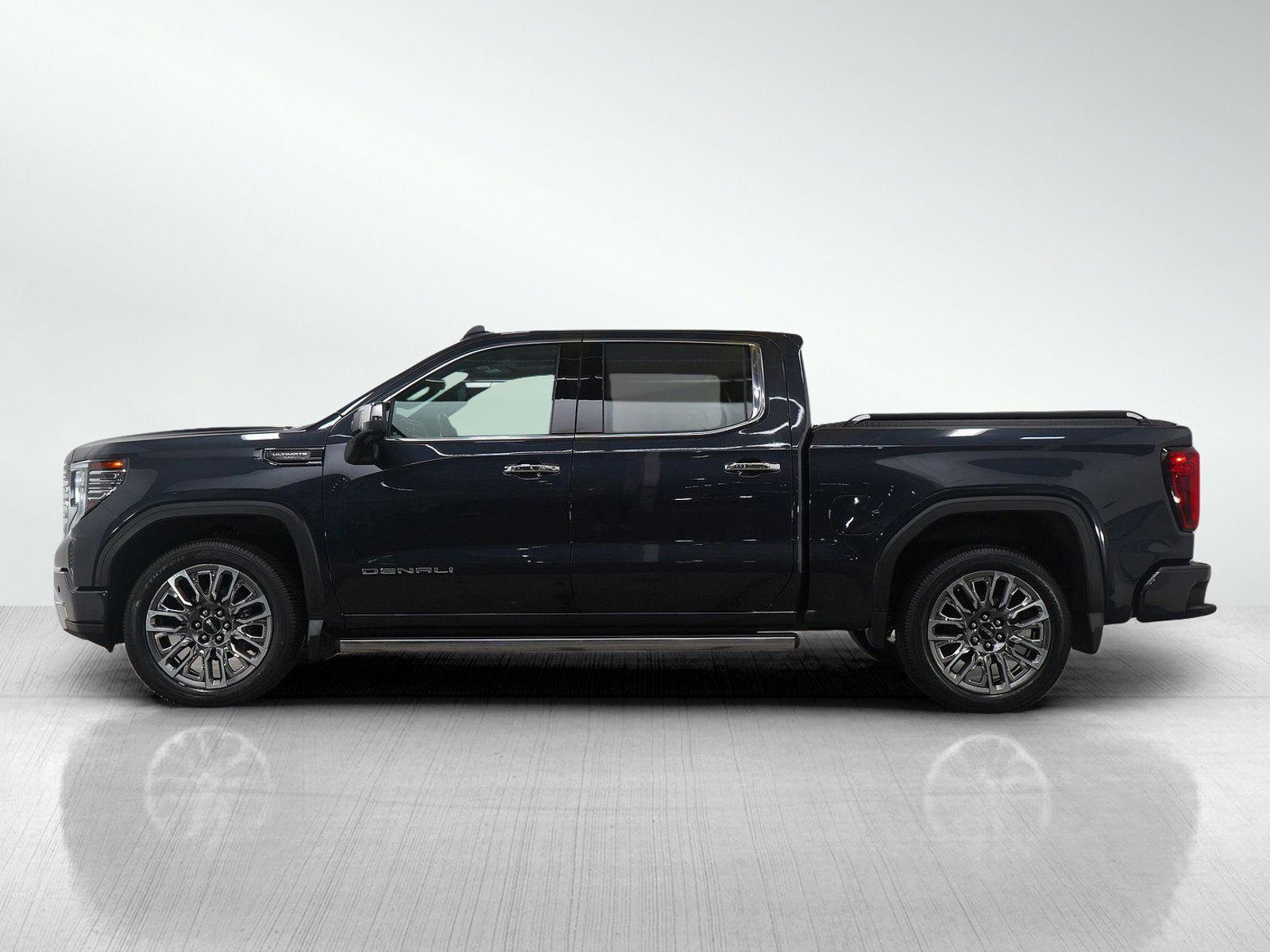 Used 2024 GMC Sierra 1500 Denali Ultimate image 2