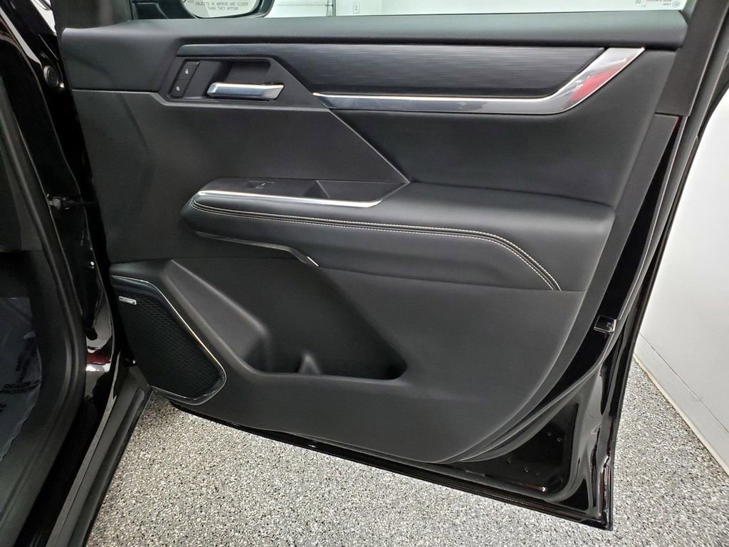 Used 2025 GMC Acadia Elevation image 18