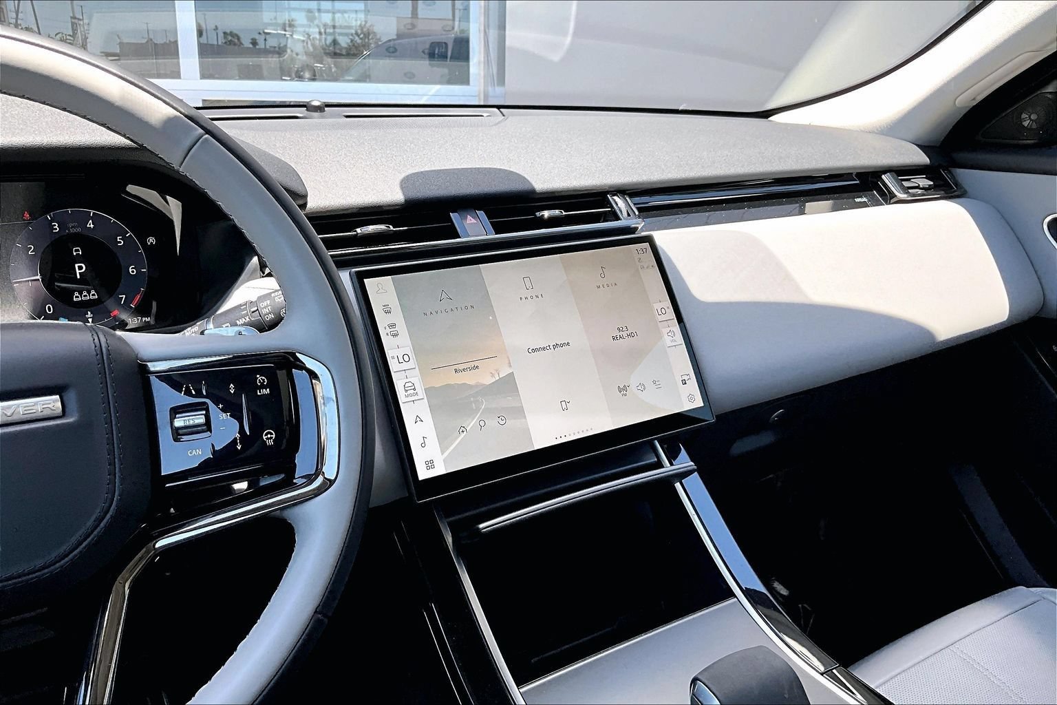 Certified 2025 Land Rover Range Rover Velar Dynamic SE AWD/4WD image 6