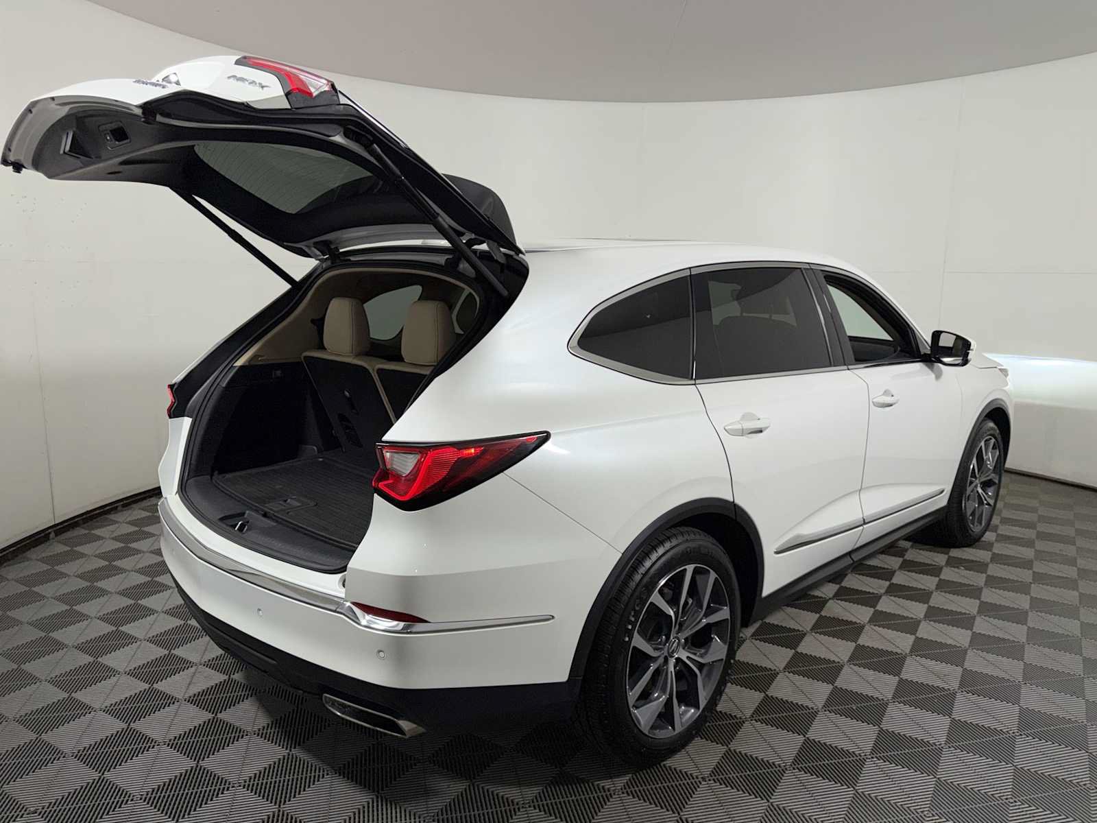 Used 2023 Acura MDX w/ Technology Package AWD/4WD image 23