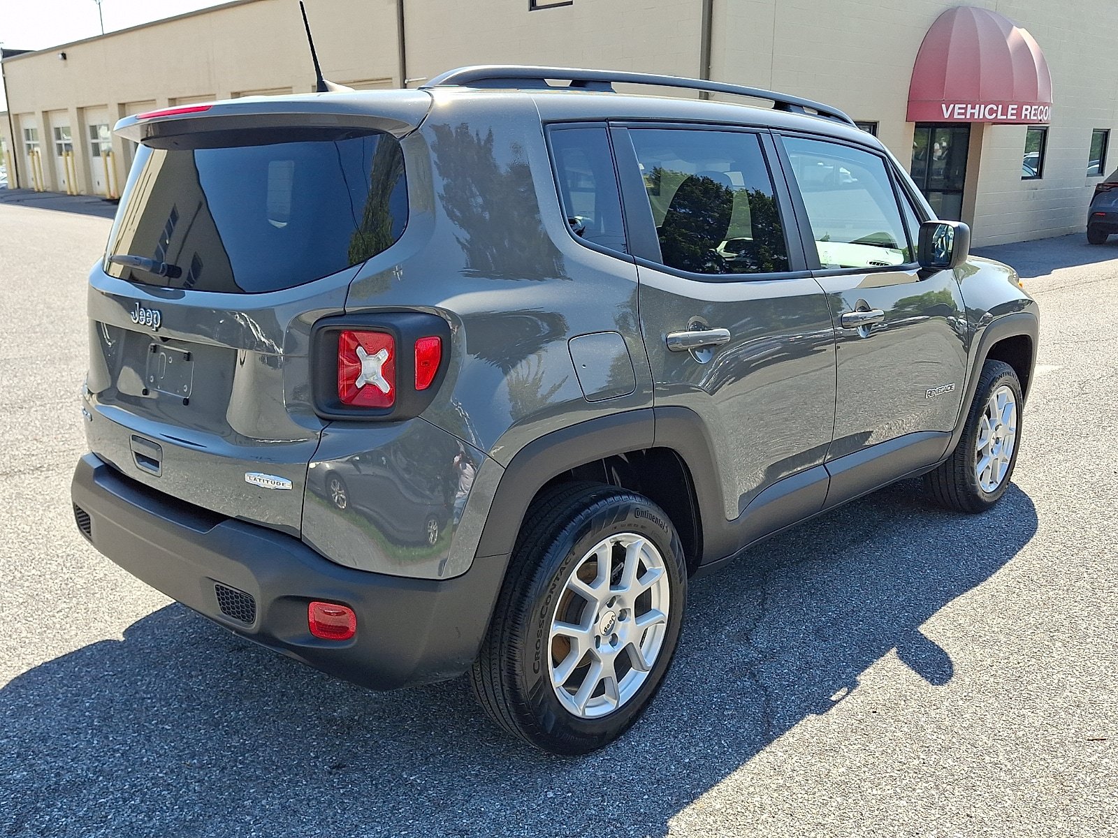 Used 2022 Jeep Renegade Latitude AWD/4WD image 5