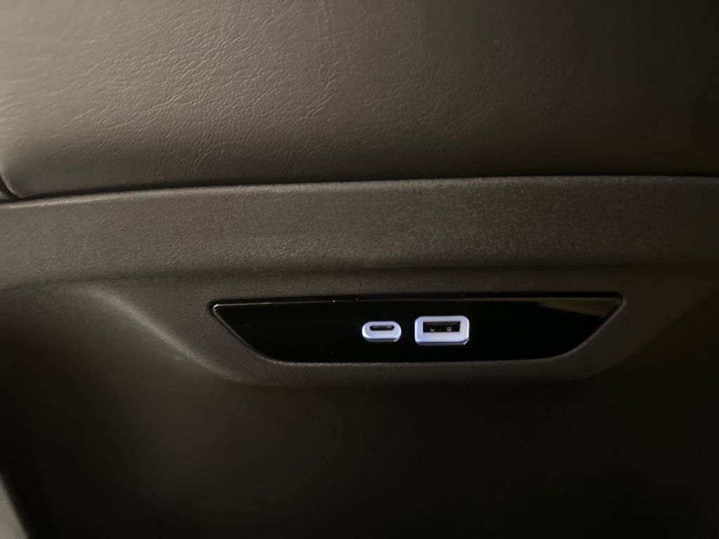 New 2027 Chrysler Pacifica Select AWD/4WD image 26