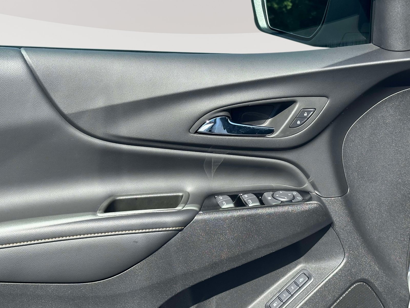 Used 2023 Chevrolet Equinox Premier FWD image 21