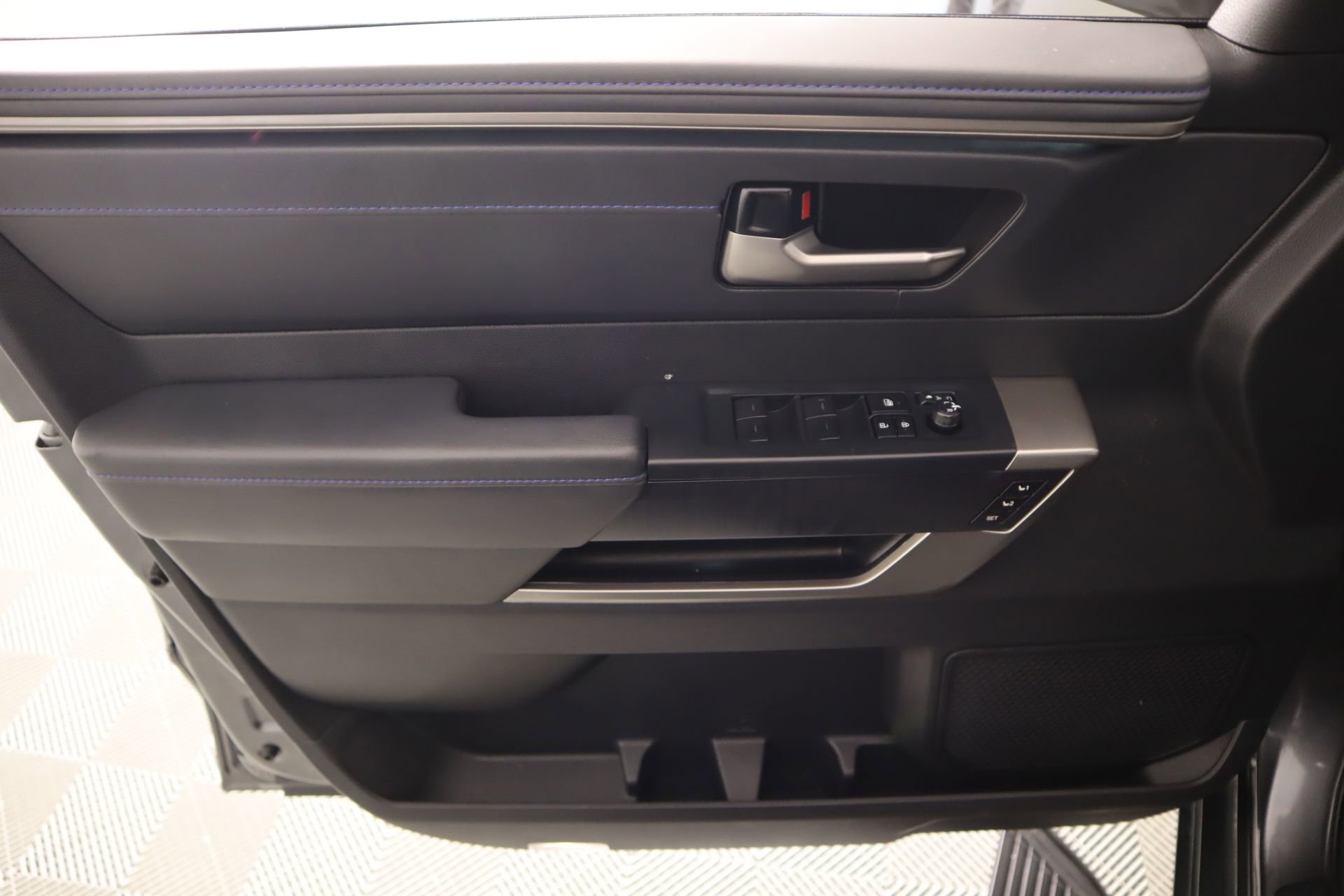 Used 2026 Toyota Sequoia Platinum image 18