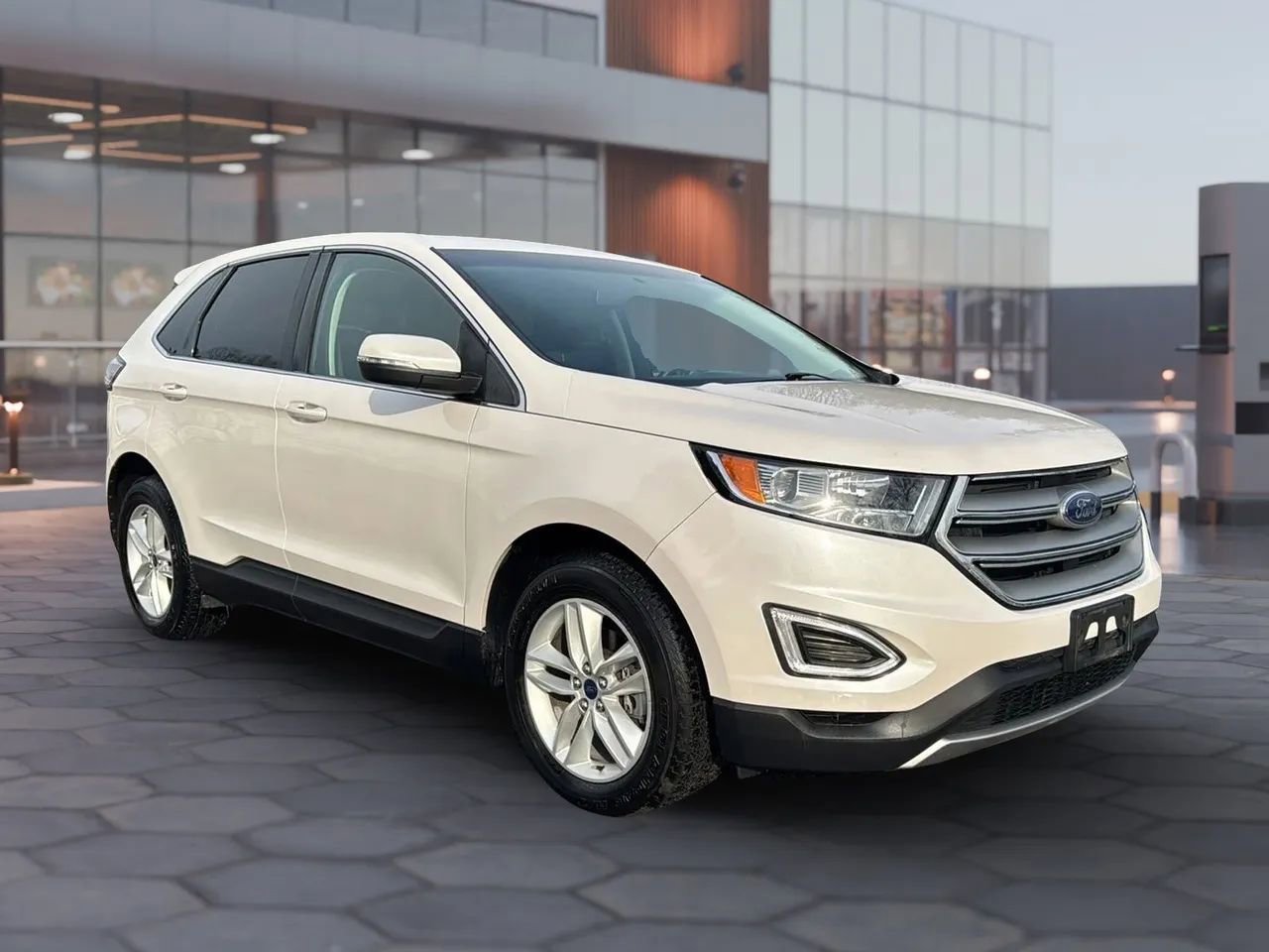 Used 2016 Ford Edge SEL w/ Equipment Group 201A image 3