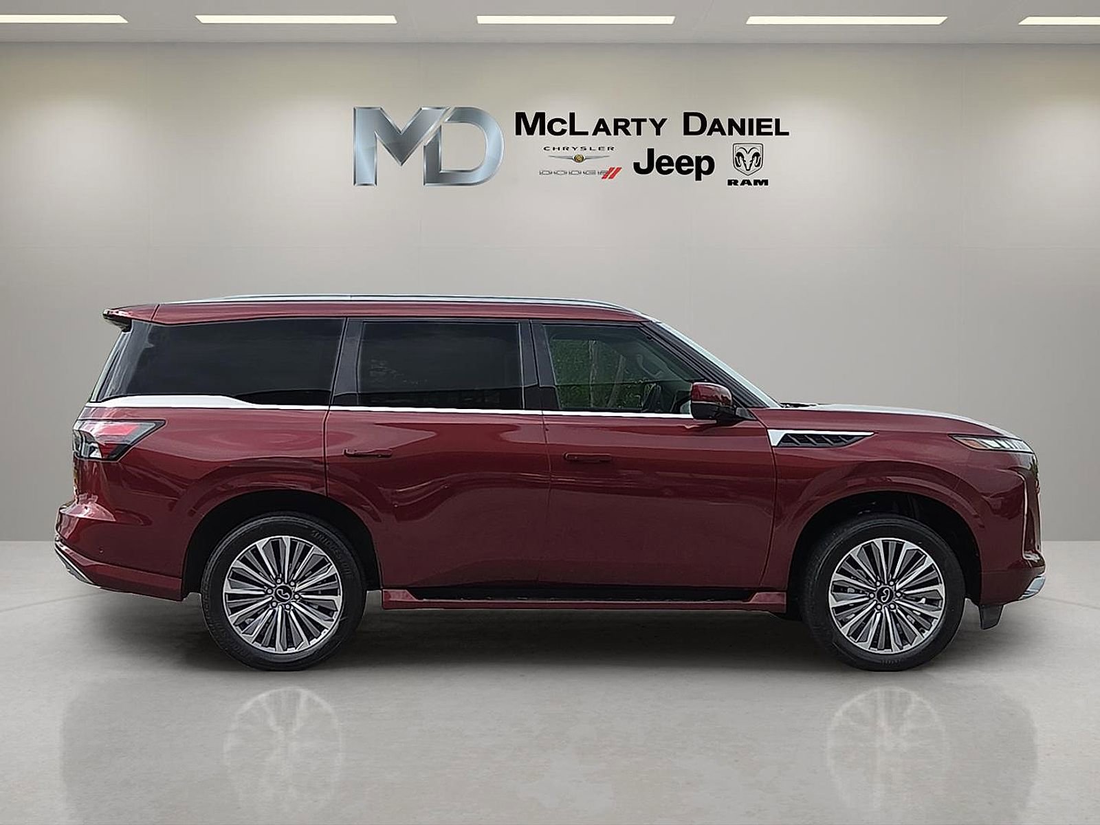 Used 2025 INFINITI QX80 Sensory AWD/4WD image 6