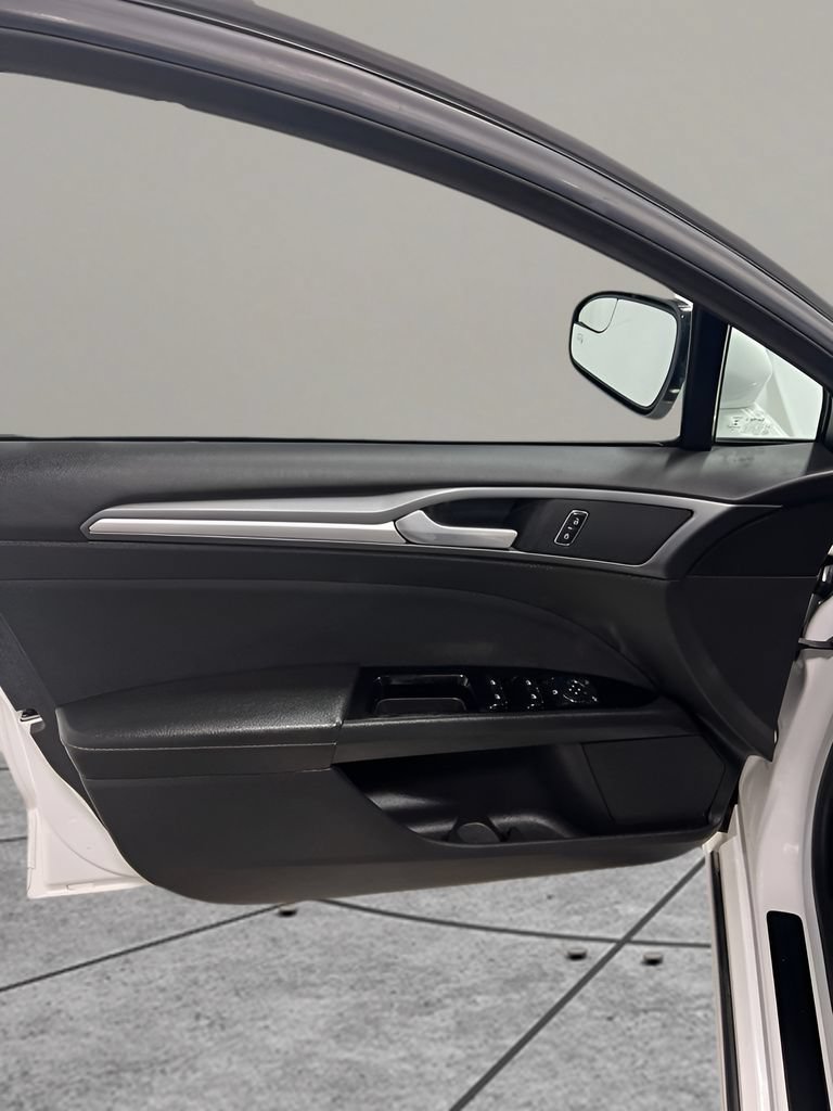 Used 2015 Ford Fusion SE FWD image 10