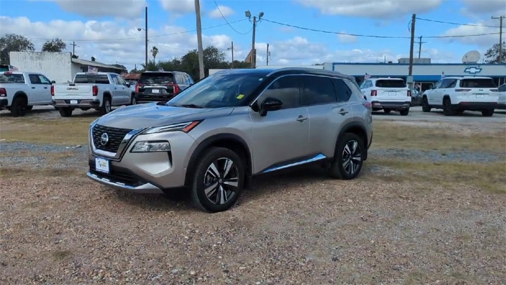 Used 2021 Nissan Rogue Platinum image 4