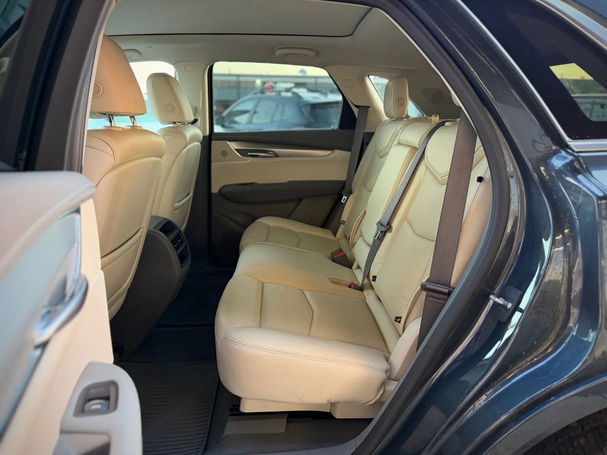 Used 2019 Cadillac XT5 Luxury w/ LPO, Radiant Package image 18