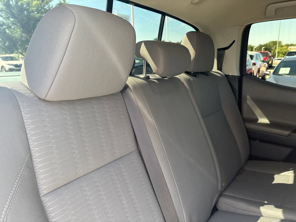 Used 2018 Toyota Tacoma SR5 AWD/4WD image 29