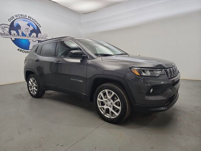 Used 2024 Jeep Compass Latitude image 13