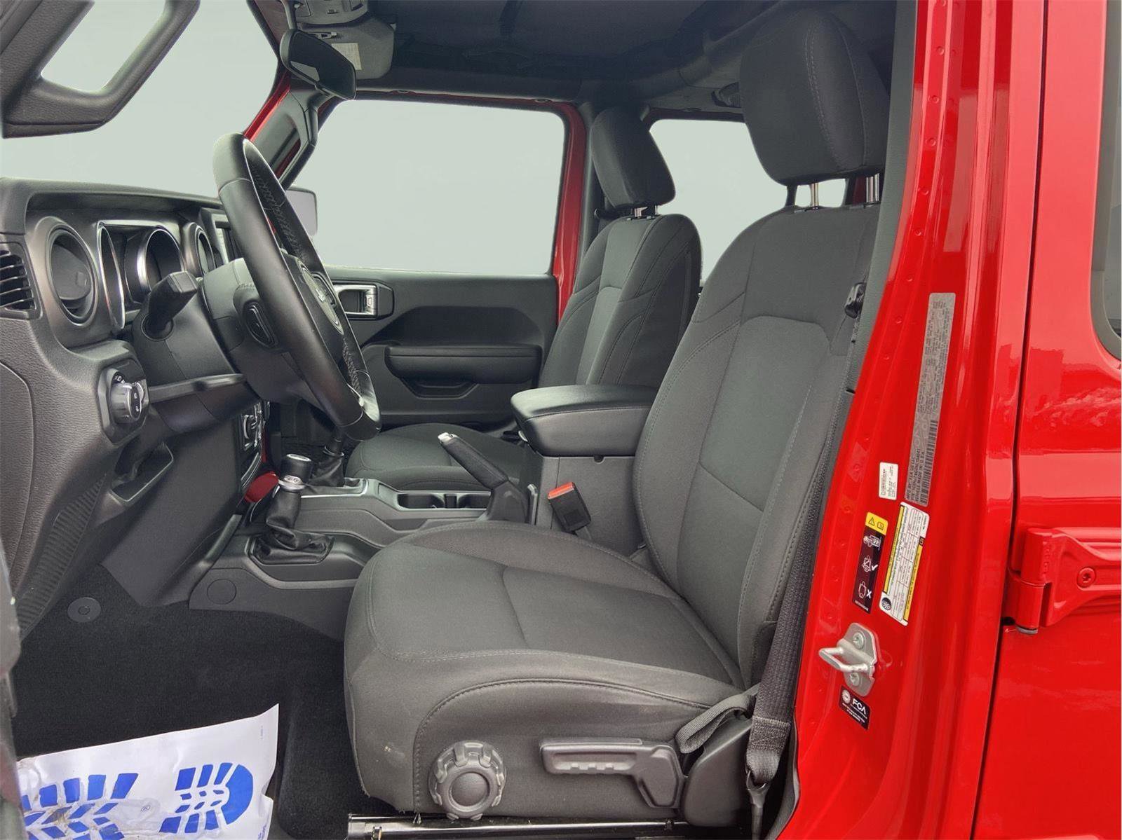 Used 2022 Jeep Gladiator Willys AWD/4WD image 22