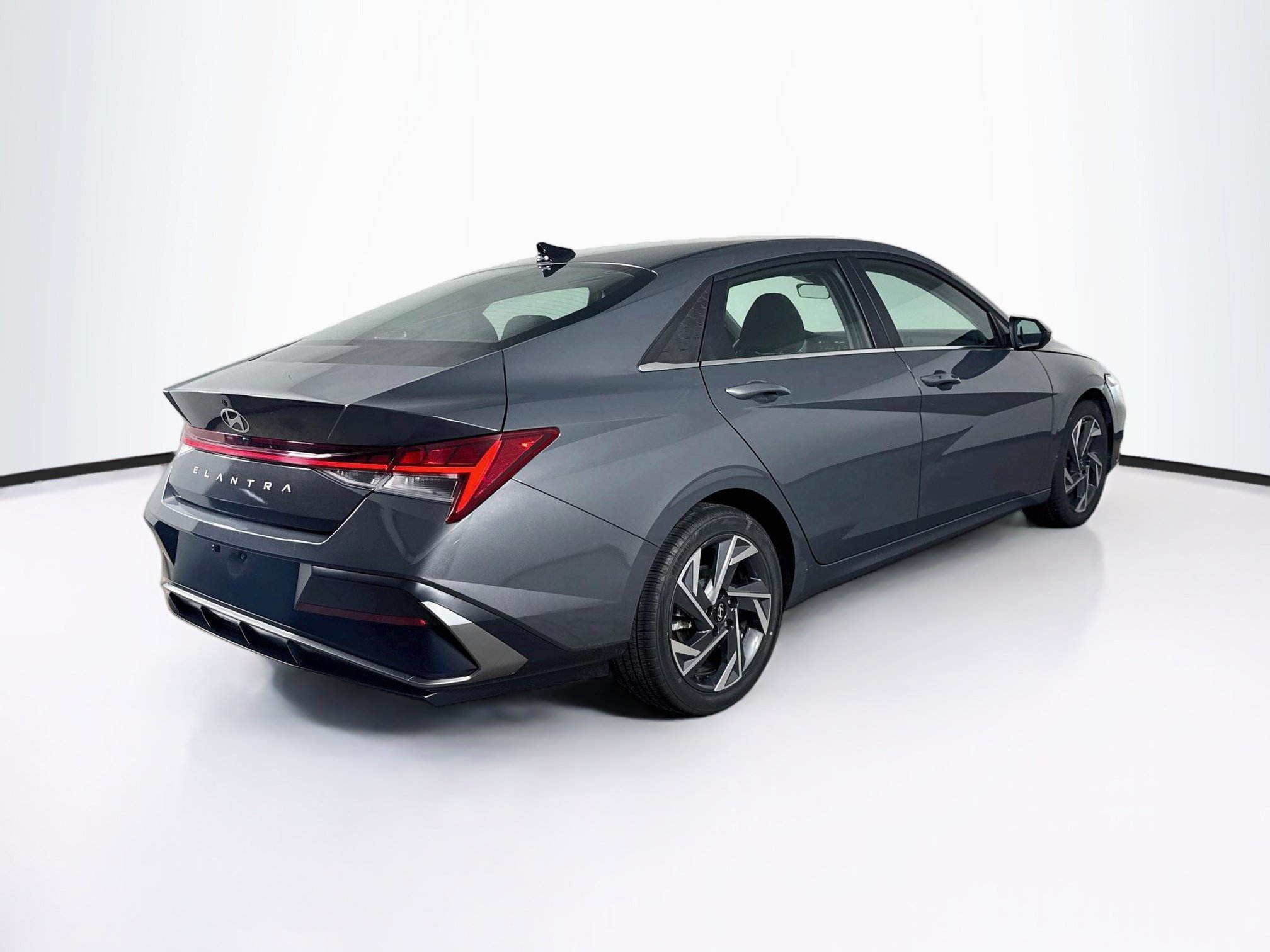 Used 2025 Hyundai Elantra SEL FWD image 33