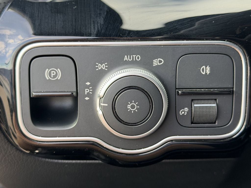 Used 2025 Mercedes-Benz CLA 250 4MATIC image 25