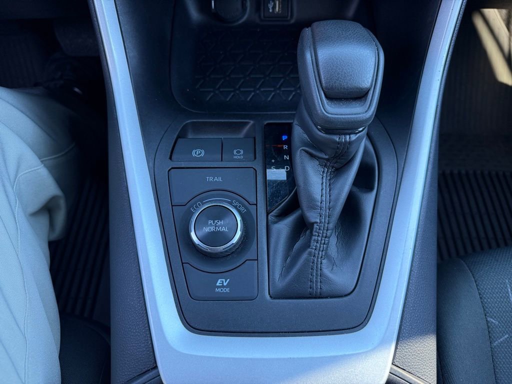 Certified 2025 Toyota RAV4 XLE AWD/4WD image 23