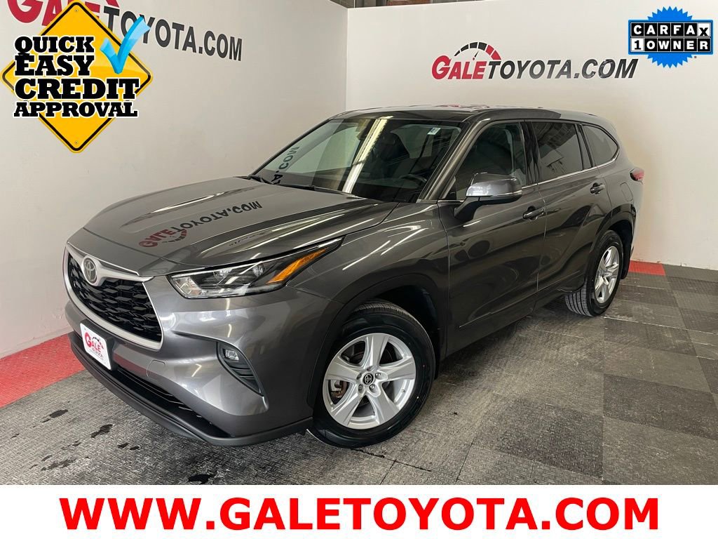 Used 2021 Toyota Highlander LE image 1