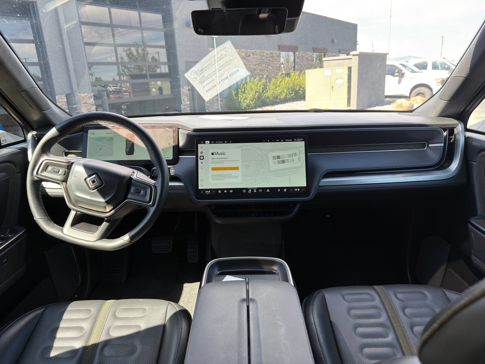 Used 2025 Rivian R1S Adventure AWD/4WD image 10