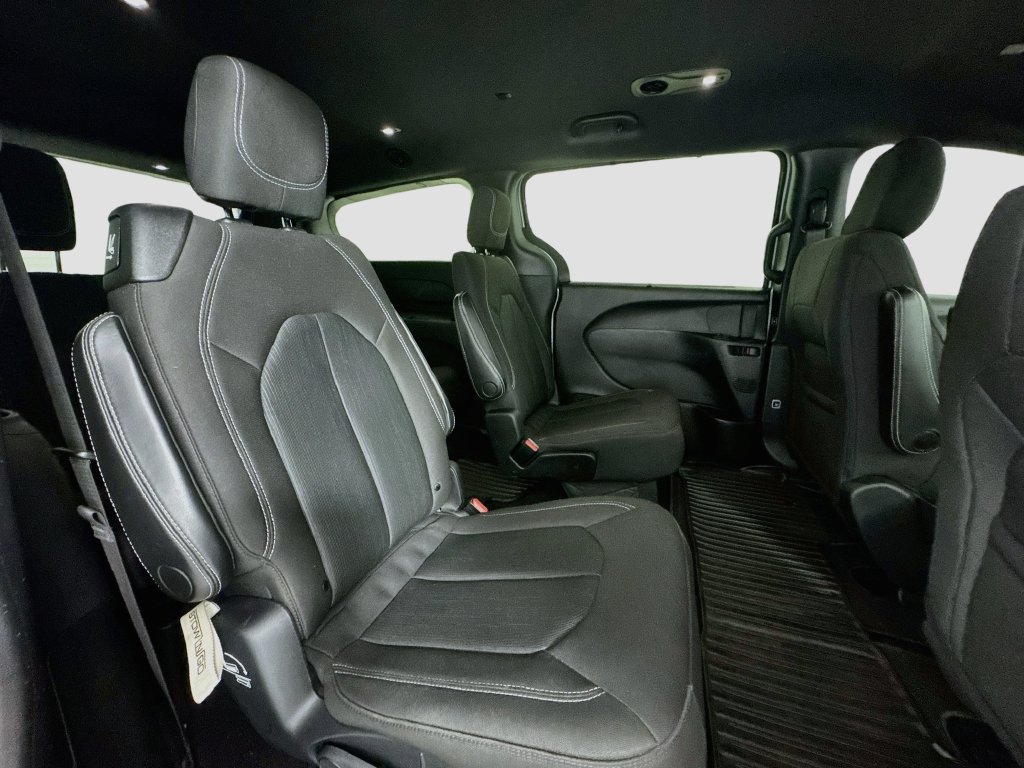 Used 2020 Chrysler Pacifica Touring w/ S Appearance Package FWD image 27