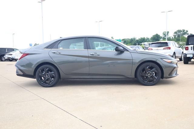 New 2026 Hyundai Elantra SEL Sport Premium FWD image 4